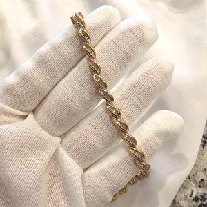 Beautiful vintage diamond yellow gold tennis bracelet